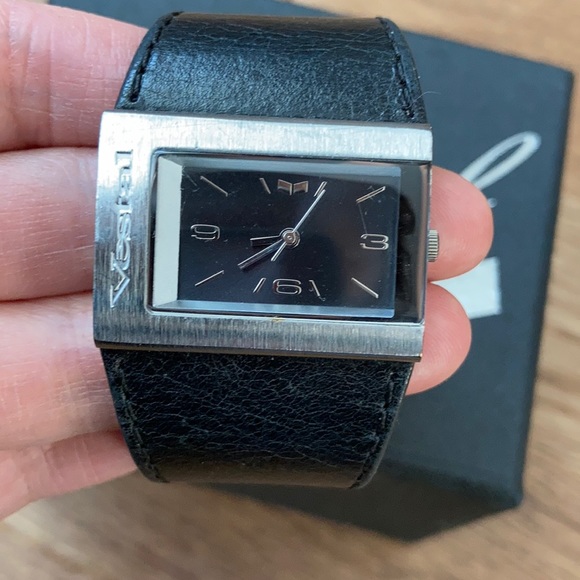 Vestal Women’s watch - Picture 2 of 4